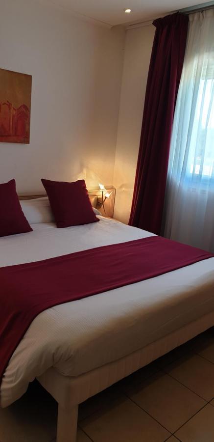 Logis Hotel & Restaurant Le Fleurance エクステリア 写真
