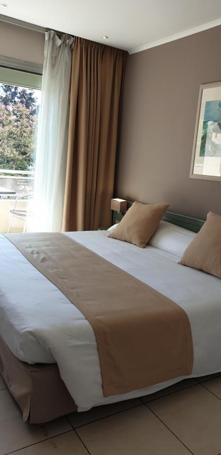 Logis Hotel & Restaurant Le Fleurance エクステリア 写真
