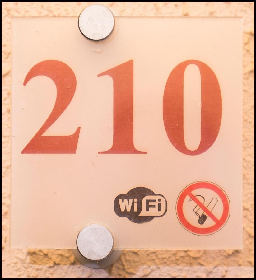 Logis Hotel & Restaurant Le Fleurance エクステリア 写真