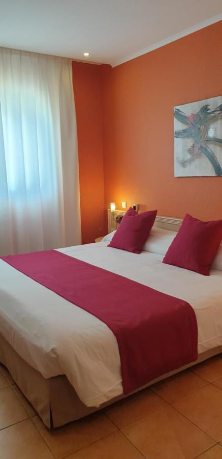 Logis Hotel & Restaurant Le Fleurance エクステリア 写真