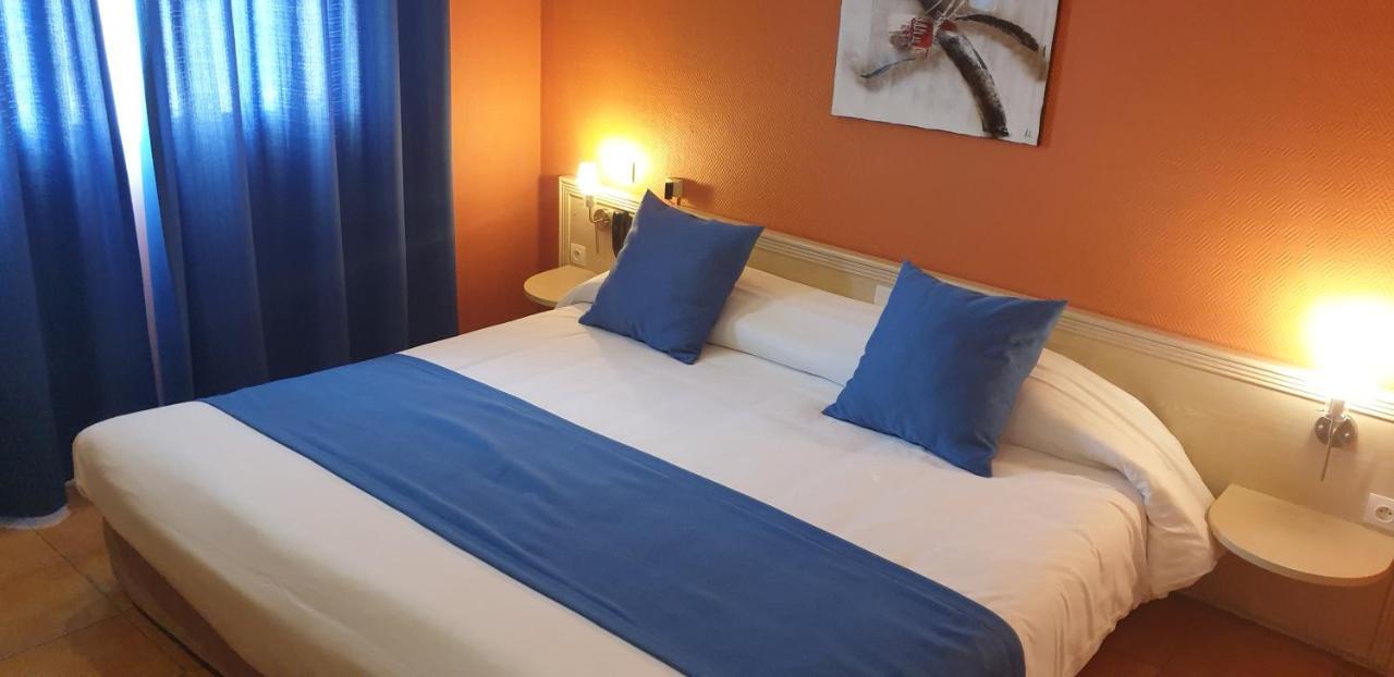Logis Hotel & Restaurant Le Fleurance エクステリア 写真