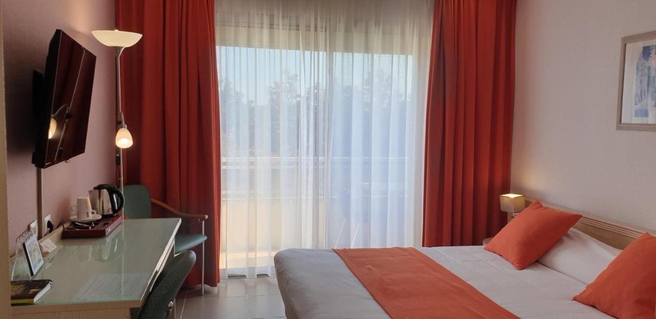 Logis Hotel & Restaurant Le Fleurance エクステリア 写真