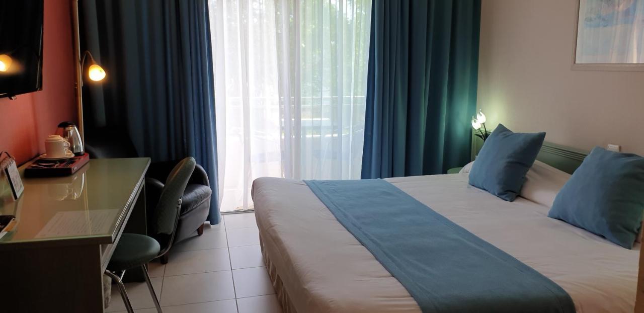 Logis Hotel & Restaurant Le Fleurance エクステリア 写真