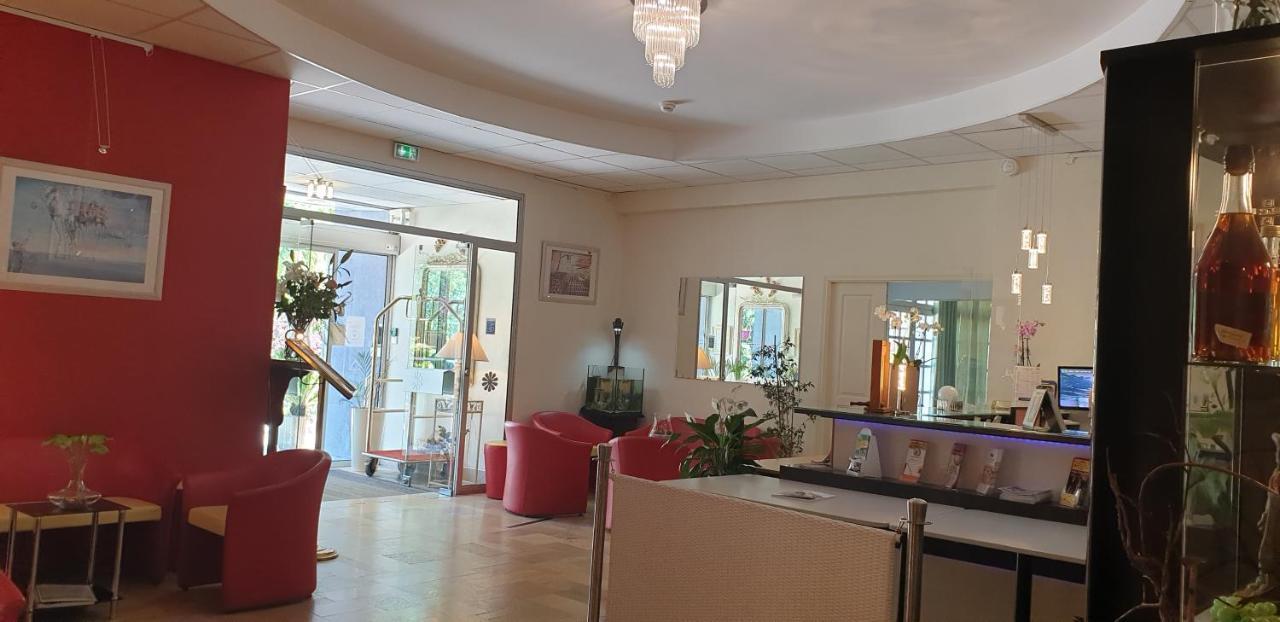 Logis Hotel & Restaurant Le Fleurance エクステリア 写真
