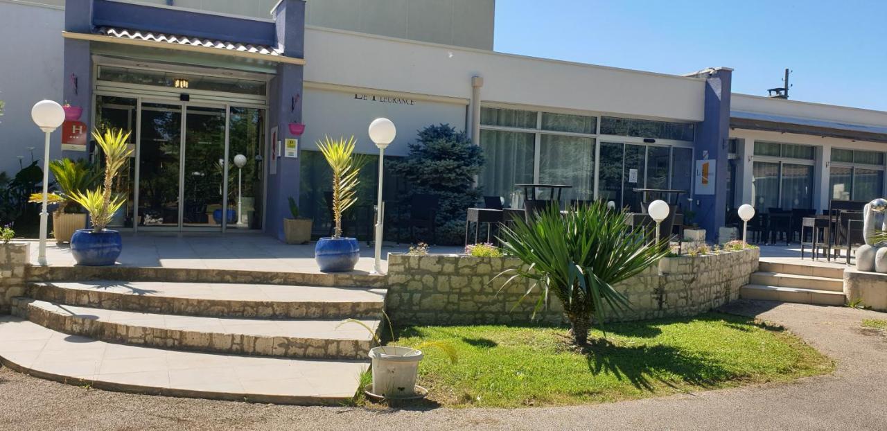 Logis Hotel & Restaurant Le Fleurance エクステリア 写真
