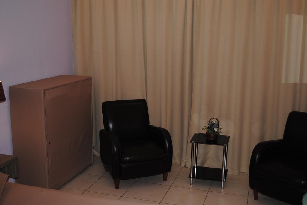 Logis Hotel & Restaurant Le Fleurance エクステリア 写真