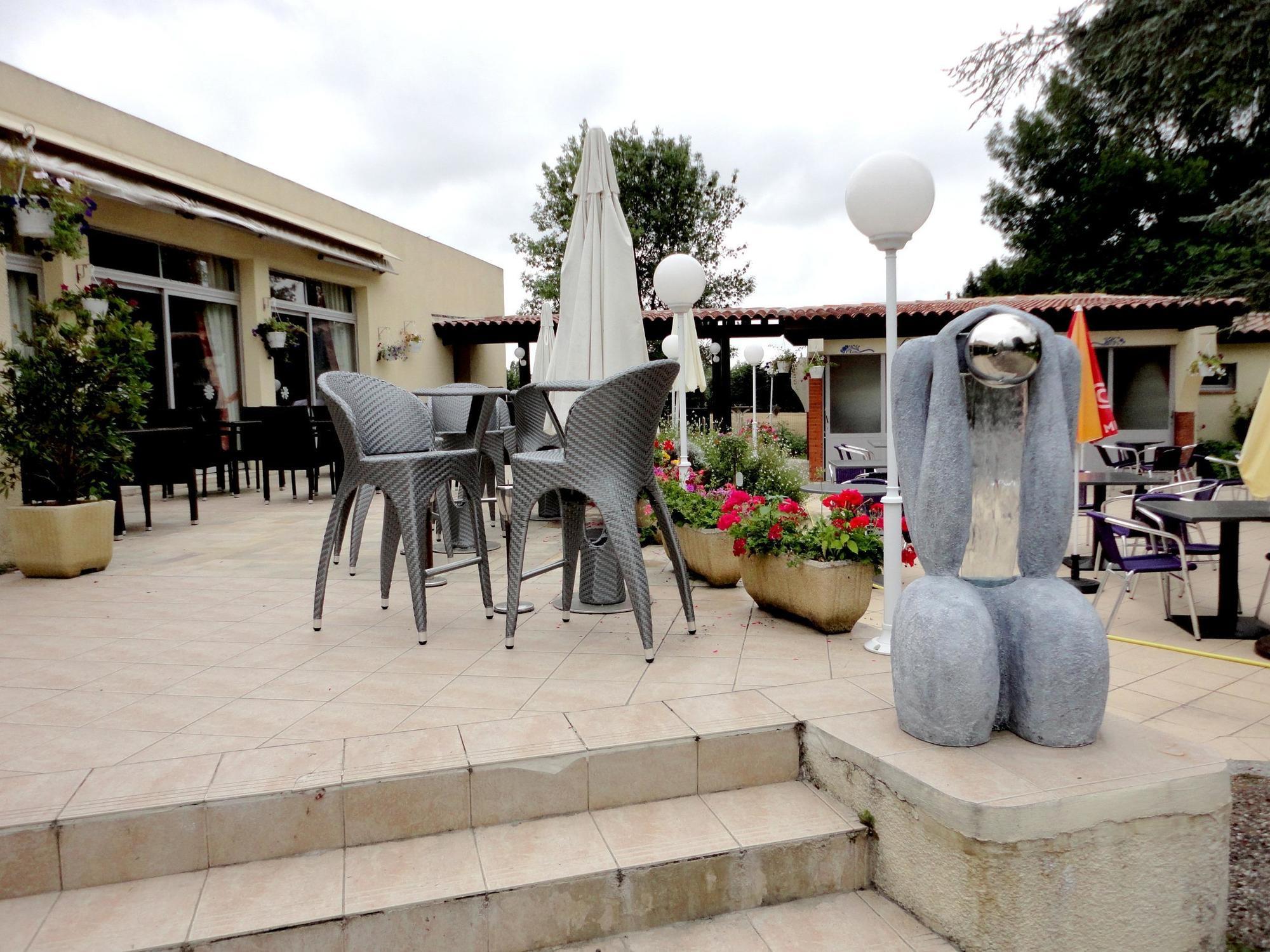 Logis Hotel & Restaurant Le Fleurance エクステリア 写真