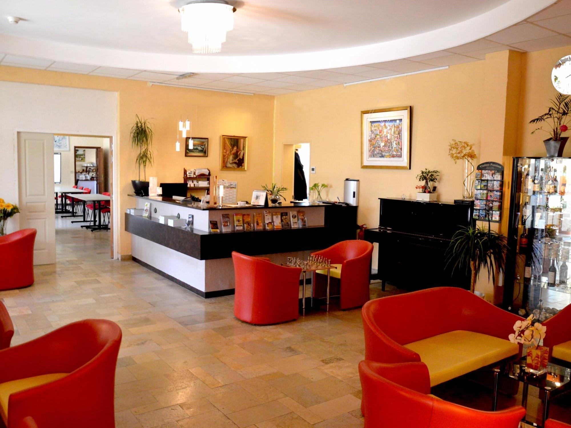 Logis Hotel & Restaurant Le Fleurance エクステリア 写真