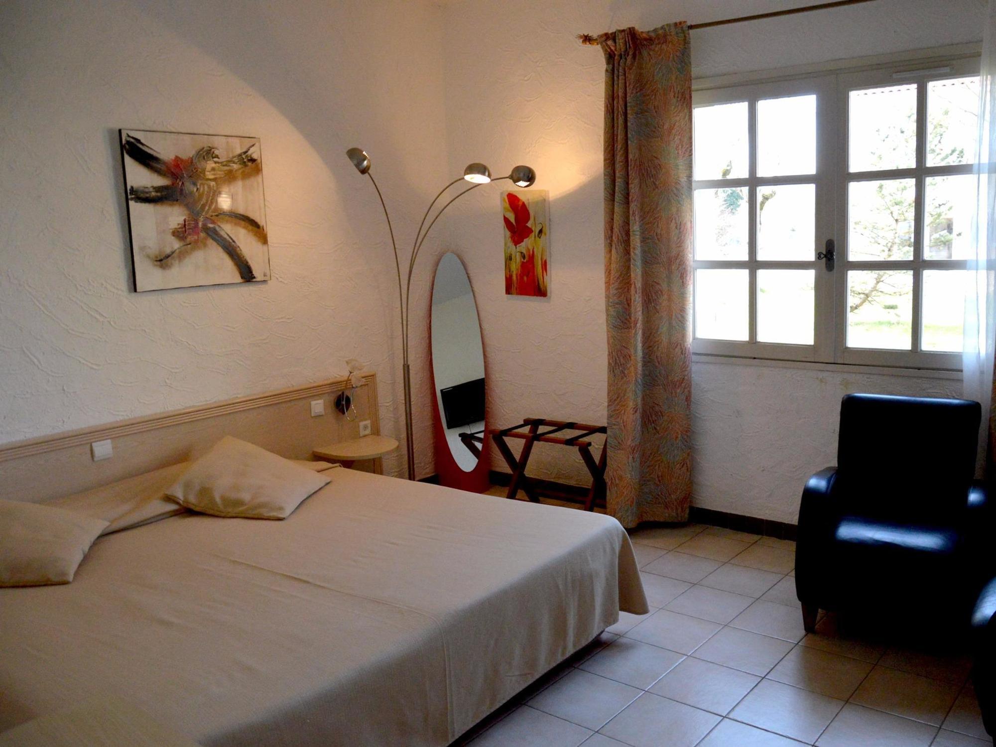 Logis Hotel & Restaurant Le Fleurance エクステリア 写真
